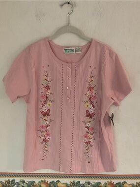 Vintage Shenanigans Embroidered Floral Butterfly Henley Top Size M Pink NWT